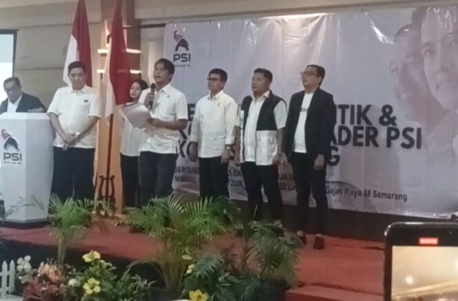 
					Ketua DPW PSI Jateng, Antonius Yogo Prabowo saat membaca susunan pengurus dalam acara Sertijab di Hotel Trizz Semarang, Minggu (11/1/2026). Foto: Wahyu Hamijaya 