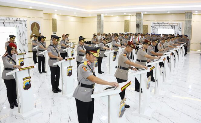 
					Awal 2026, Kapolda Jateng Pimpin Sertijab 32 Perwira Menengah, Ini Daftarnya 