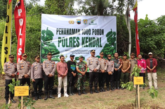 
					Polres Kendal Bersama Warga Hijaukan Kedung Pengilon dengan Penanaman 1.000 Pohon