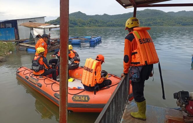 
					Warga Dilaporkan Tenggelam di Waduk Wadaslintang, Tim SAR Lakukan Pencarian Intensif