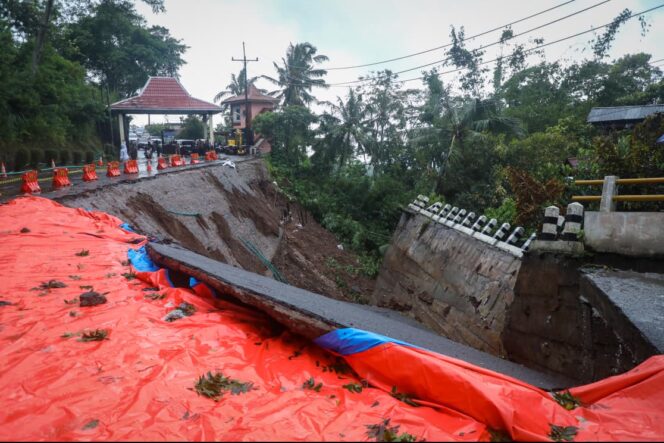 
					Pemprov Jateng Siapkan Dana Rp10 Miliar untuk Pulihkan Akses Wisata Colo Pasca longsor