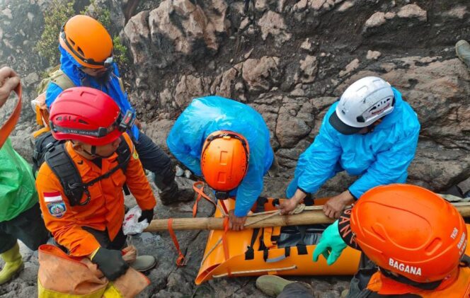 
					Pendaki Gunung Slamet yang Hilang Ditemukan Meninggal di Lereng Selatan pada Hari ke-16 Pencarian