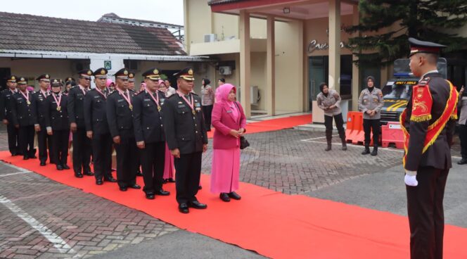 
					Masuki Masa Purna Tugas, 30 Personel Polres Semarang Ikuti Wisuda Purna Bhakti