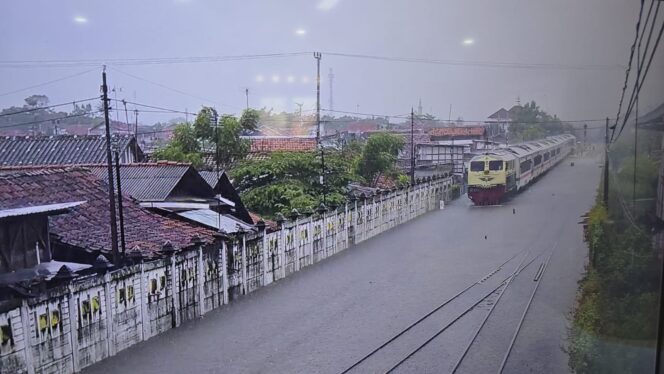 
					Jalur KA Pekalongan–Sragi Tergenang, KAI Daop 4 Terapkan Rekayasa Operasi dan Alih Rute