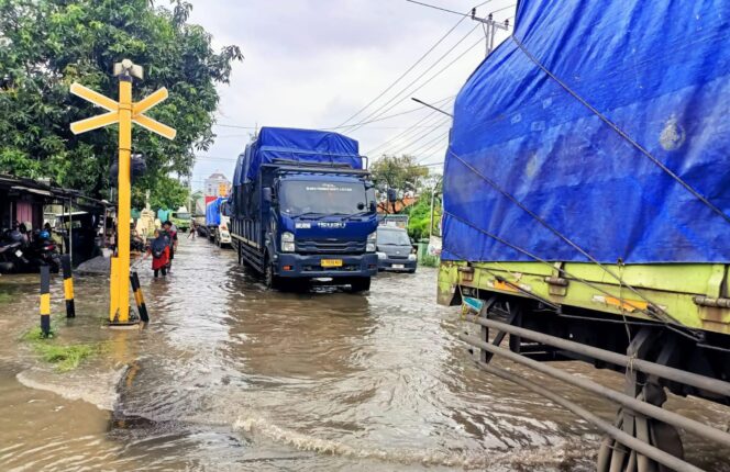 
					Genangan Air di Pekalongan Sebabkan Sejumlah Perjalanan KA Dibatalkan, KAI Daop 4 Semarang Sampaikan Permohonan Maaf