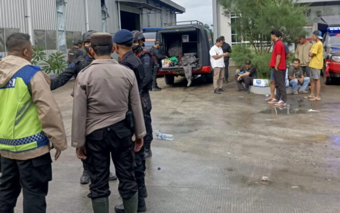 
					Libatkan Tim Gegana Brimob Polda Jateng, Polres Jepara Telusuri Dampak Kimia Kebakaran Pabrik Busa di Nalumsari