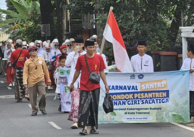 
					Pawai Ta’aruf Pesantren Sunan Giri Salatiga Angkat Kekayaan Budaya Nusantara