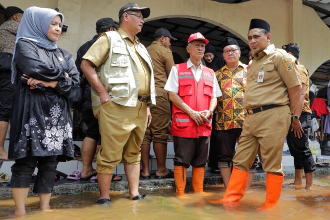 
					Gus Yasin Tinjau Banjir Pekalongan, Prioritaskan Evakuasi Warga Rentan dan Penanganan Bertahap