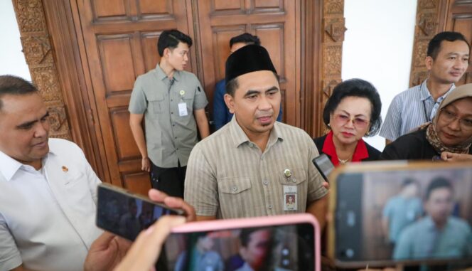 
					Wagub Jateng Tegaskan Layanan Publik di Pati Tetap Berjalan Usai OTT Bupati