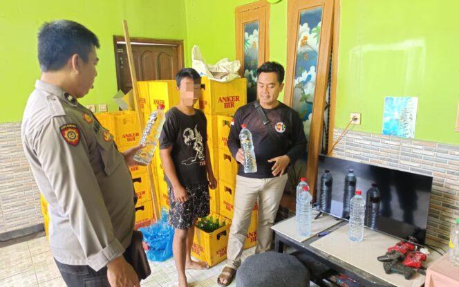 
					Tak Kantongi Izin Edarkan Miras, Warga Juwok Sukodono Diamankan Polisi saat Operasi Cipta Kondisi 2026