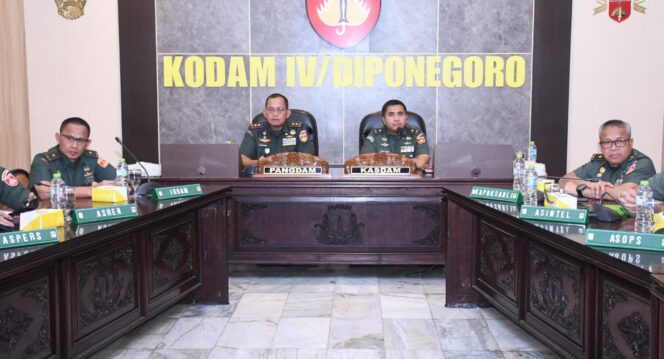 
					Pangdam IV/Diponegoro Ikuti Taklimat Awal Progjagar TNI AD TA 2026