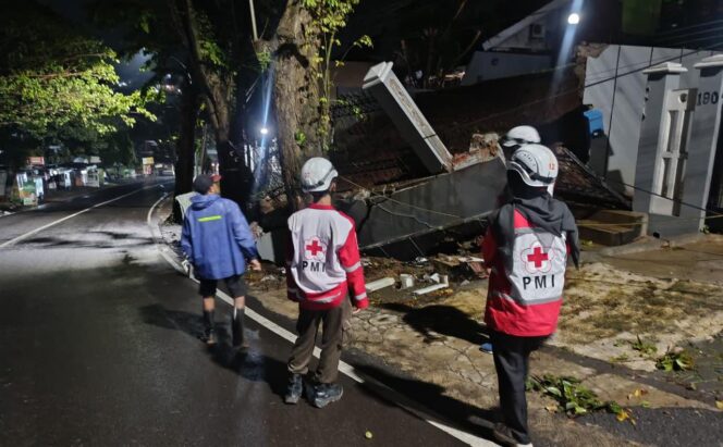 
					Cuaca Ekstrem Picu Banjir dan Longsor di Sejumlah Titik Wilayah Barat Kota Semarang