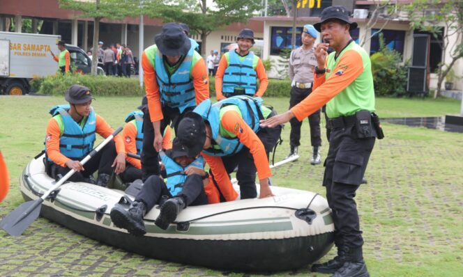
					Antisipasi Musim Hujan, Polres Demak Matangkan Kesiapsiagaan SAR Personel