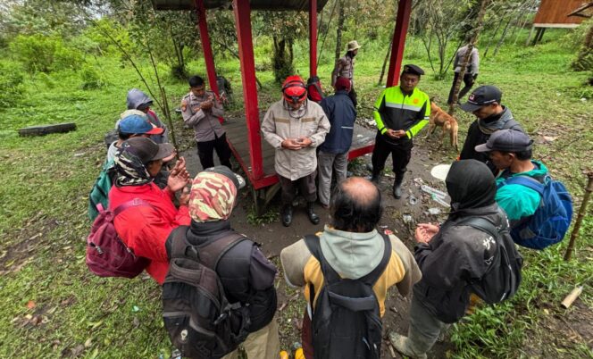 
					Polri Optimalkan Pencarian Pendaki Hilang di Bukit Mongkrang, Kerahkan Ratusan Personel dan Unit K9