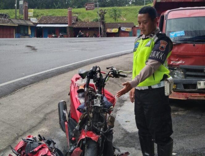 
					Kecelakaan Maut di Tikungan Kalimalang, Pembonceng Motor Tewas Usai Tabrak Truk