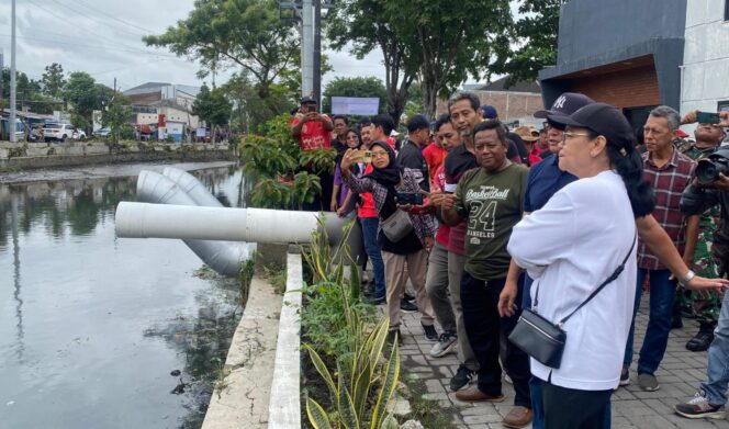 
					Antisipasi Banjir, Warga Gotong Royong Bersihkan Kali Banger, Pemkot Semarang Kerahkan Alat Berat