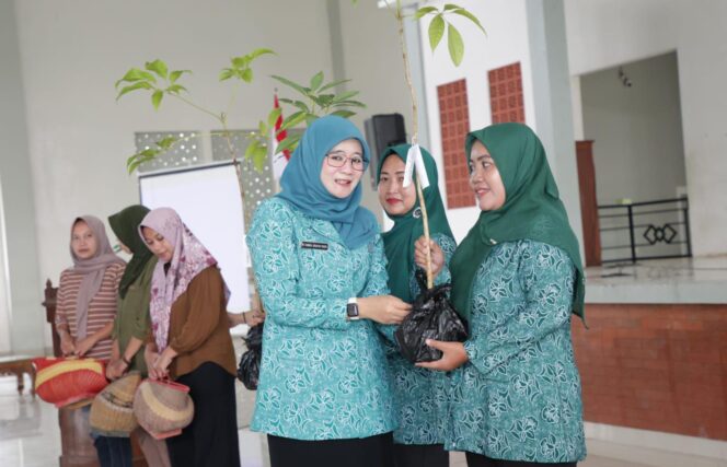 
					Cegah Banjir, Nawal Yasin Dorong Kader PKK Jateng Tanam Pohon di Pekarangan