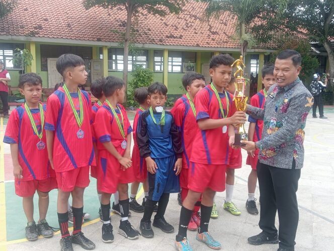 
					Luar Biasa!! SD Slarang Kidul 01 Juara Turnamen Futsal Spendaru 2026, SMPN 2 Dukuhwaru Rayakan HUT Ke-30