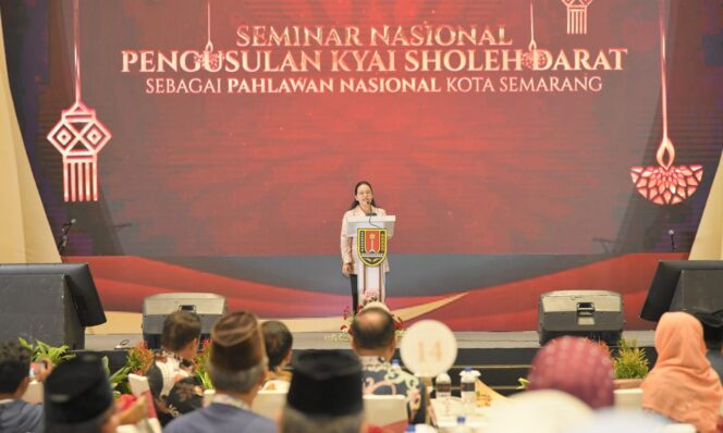 
					Wali Kota Semarang, Agustina Wiluejeng saat sambutan di Seminar Nasional Pengusulan Kyai Sholeh Darat | foto: Pemkot Semarang