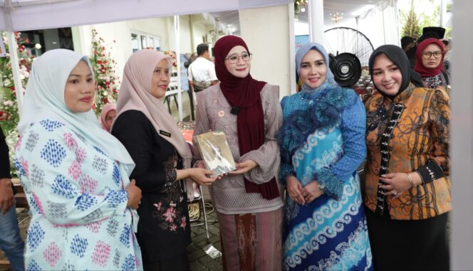 
					Ning Nawal Resmikan Galeri Dekranasda Jepara, Kerajinan dan UMKM Didorong Jadi Motor Ekonomi