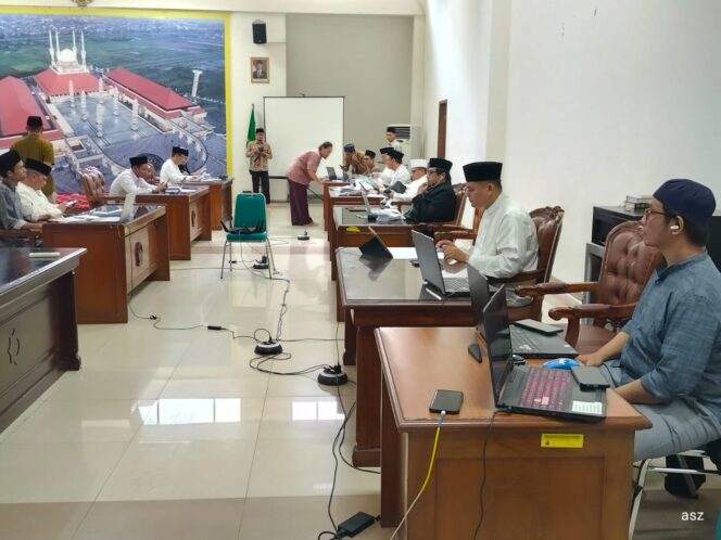 
					Sebanyak 372 peserta dari berbagai daerah mengikuti penyisihan MHQ 10 Juz 2026 di Masjid Agung Jawa Tengah Semarang. Hanya 10 terbaik lolos grand final.