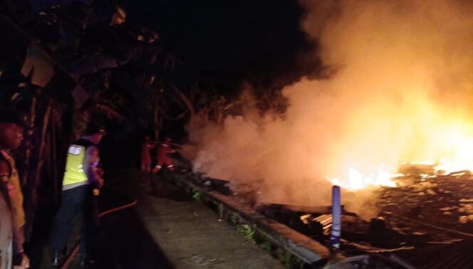 
					Gudang Rosok di Randugunting Bergas Ludes Terbakar, Diduga Akibat Pembakaran Sampah