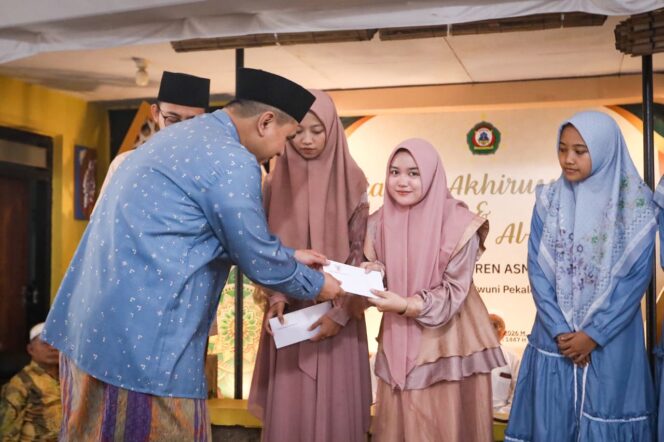 
					Serahkan Bisyaroh untuk Santri, Wagub Jateng Ajak Masyarakat Hidupkan Al-Qur’an dalam Kehidupan Sehari-hari