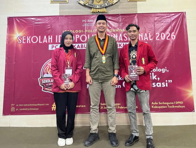 
					Muhammad Miqdar Nurdin, S.Sos. M.Si., Ketua Umum PC IMM Kabupaten Tasikmalaya. (tengah)