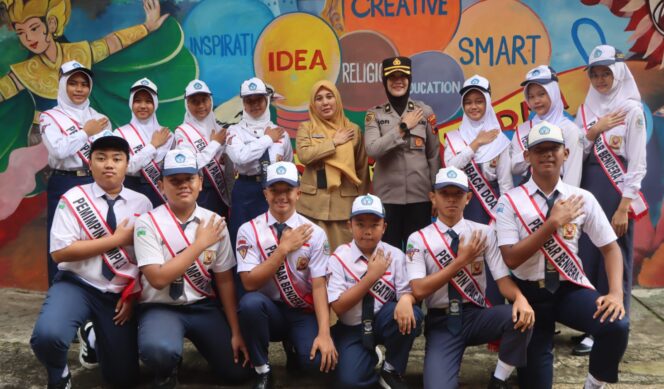 
					Police Goes To School di SMPN 3 Ungaran, Polres Semarang Perkuat Edukasi Hukum bagi Pelajar