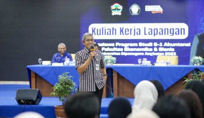 
					Sekda Jateng Jelaskan Perbedaan Akuntansi Komersial dan Pemerintahan kepada Mahasiswa Akuntansi Undip