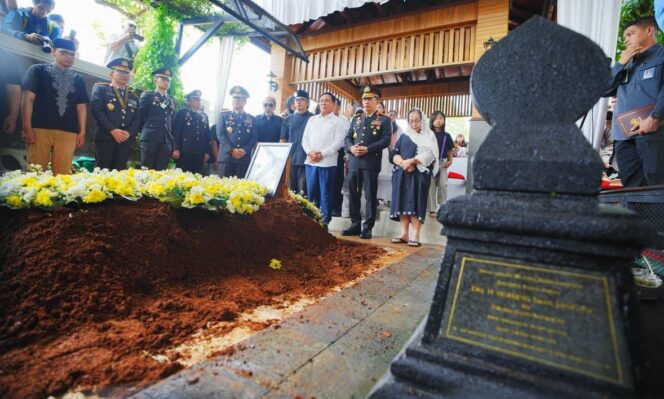 
					Pesan Integritas dan Keteladanan di Pemakaman Eyang Meri