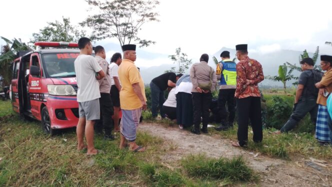 
					Pencari Ikan Ditemukan Meninggal di Branjang Rawa Pening, Diduga Terjatuh Saat Rekannya Tertidur