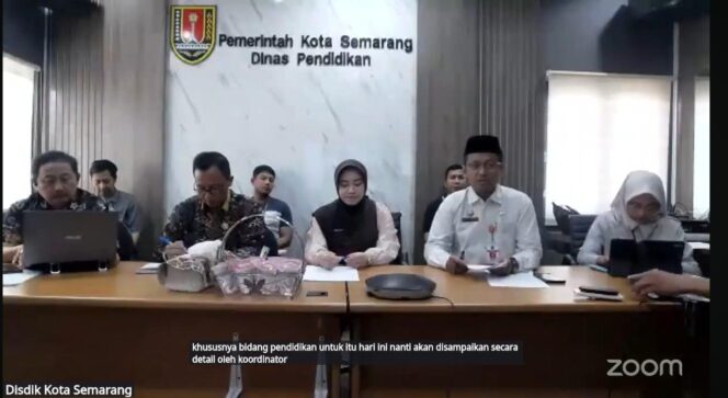 
					Plt Kepala Disdik Kota Semarang, Joko Hartono, S.STP, M.Si saat memberikan sambutan sosialisasi pra SPMB 2026 | gambar: tangkapan layar YouTube.