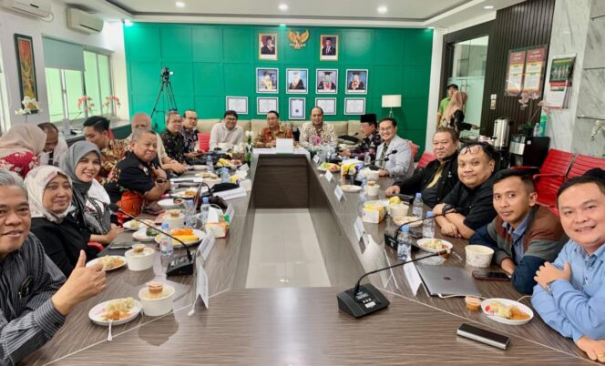 
					Suasana FGD Guru Besar Fakultas Hukum di Jakarta | dok Unwahas