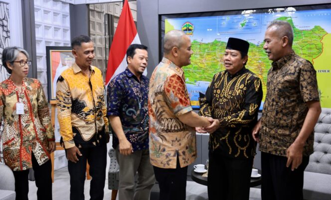 
					Dana Desa Berkurang, Paguyuban Kades Banyumas Temui Gubernur Jateng Bahas Bantuan Keuangan hingga Polemik Relokasi Puskesmas