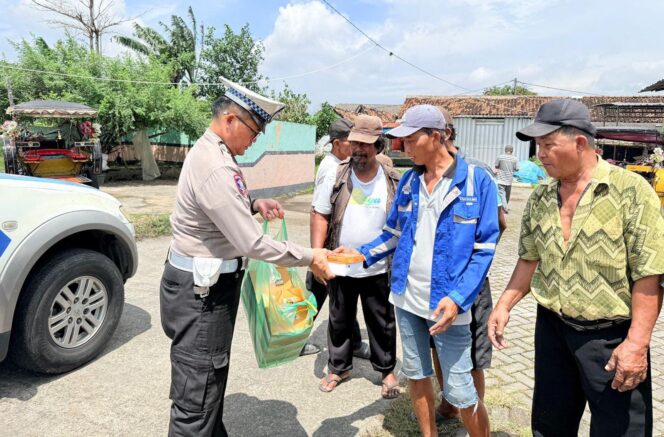 
					Satlantas Polres Demak Tebar Kepedulian Lewat Jum’at Berkah, Sekaligus Gencarkan Edukasi Operasi Keselamatan Candi 2026