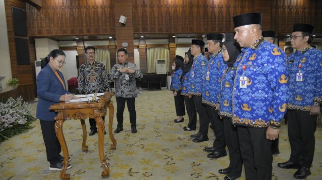 
					Wali Kota Agustina Lantik 12 Pejabat Berbasis Meritokrasi dan Tegaskan Perang terhadap Praktik Suap
