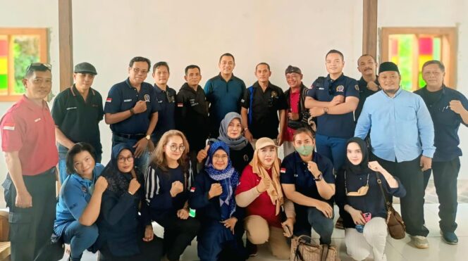 
					PWDPI Silaturahmi ke kediaman Hendrar Prihadi. (Foto: dok PWDPI)