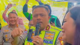 Kepala Korps Lalu Lintas Polri Irjen Pol Agus Suryo Nugroho, SH, MHum di acara Ngopi Cangkruk Bareng Kakorlantas Polri | gambar: IG Polantas Surabaya.