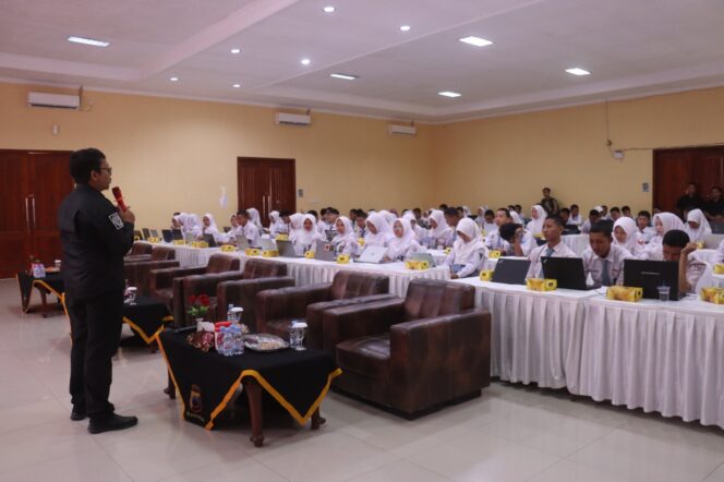 
					100 Pelajar Kabupaten Tegal Raih Sertifikat Pelatihan AI dari Polres Tegal dan AI Ready ASEAN