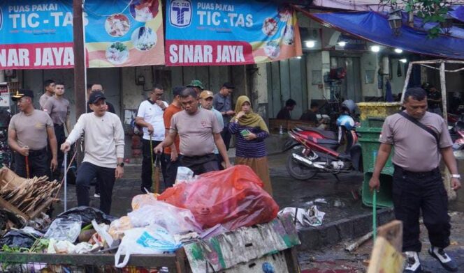 
					Kolaborasi Polresta Surakarta dan Forkopimda Gelar Aksi Bersih Lingkungan di Pasar Gede hingga Kali Pepe