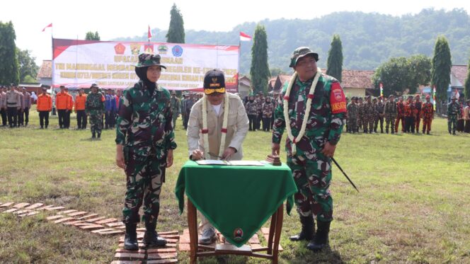 
					Bukan Sekadar Bangun Infrastruktur, TMMD Bangun Kehidupan Warga Desa Cikuya