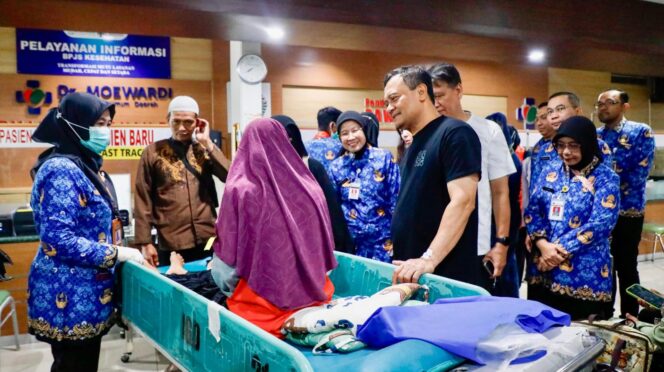 
					Gubernur Ahmad Luthfi Tegaskan Layanan Kesehatan Tetap Jalan, RS di Jateng Dilarang Tolak Pasien Terdampak PBI JK