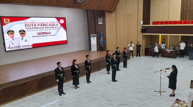 
					Wali Kota Semarang saat melantik 7 anggota DPPI Kota Semarang di Aula Balai Kota Semarang, Rabu (11/2) | foto: Wahyu Hamijaya.