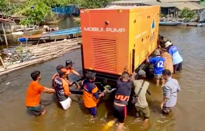 
					Pemprov Jateng Intensifkan Penanganan Banjir Pekalongan, Pompa Air Diturunkan dan Bantuan Logistik Disalurkan