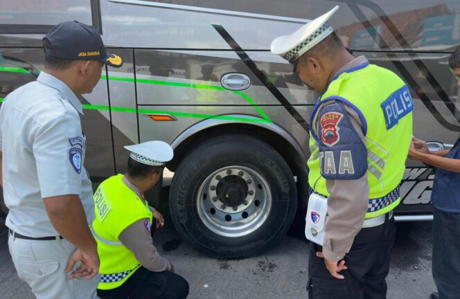 
					Satlantas Polres Demak Perketat Pemeriksaan Kendaraan Wisata dalam Operasi Keselamatan Candi 2026