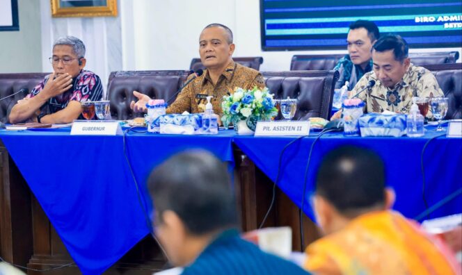 
					Menuju Target Zero Sampah 2029, Gubernur Jateng Dorong Gerakan Bersih Lingkungan Secara Masif