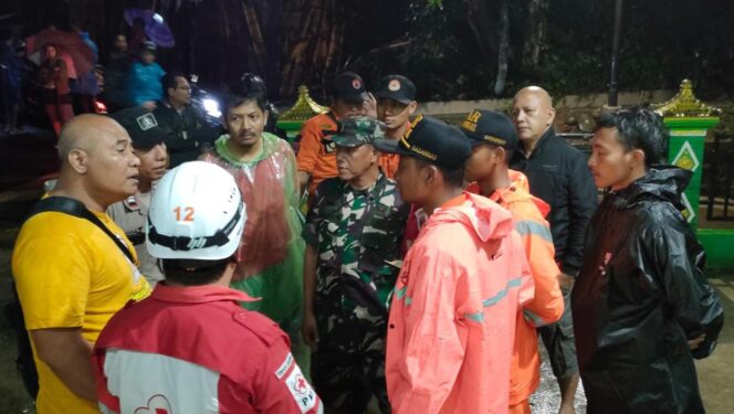 
					Remaja Hanyut Terseret Arus Sungai Meluap di Karangmalang, Tim Gabungan Lanjutkan Pencarian Korban