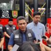 Kepala Dinas Perhubungan Kota Semarang, Danang Kurniawan menyampaikan keterangan pers usai mengecek uji coba EV Bus Listrik Trans Semarang | foto: Wahyu Hamijaya.