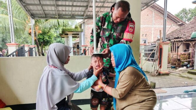 
					Dukung Program Kesehatan Ibu dan Anak, Babinsa Cikuya Aktif Dampingi Posyandu TMMD Brebes